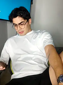 Snapshot of Mason_grey chatting on October 9, 2:05 am Mason grey online show from October 9, 2:05 am