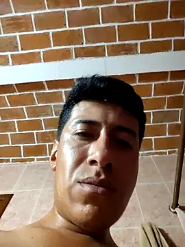 Snapshot of Carlos27hot chatting on October 17, 12:36 am Carlos27hot online show from October 17, 12:36 am