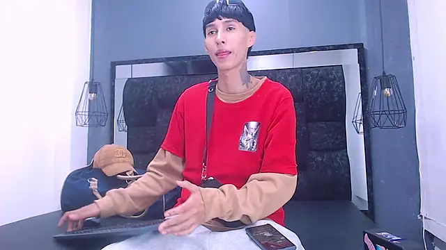 Daniel delux  online show from October 20, 3:32 am