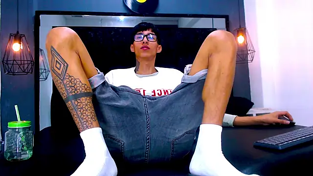 Daniel delux  online show from November 25, 2:08 pm