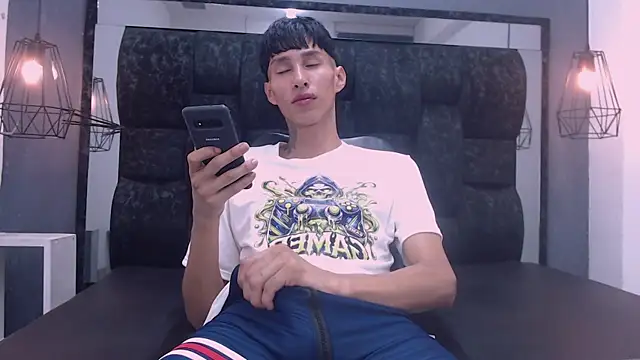 Daniel delux  online show from November 5, 1:35 pm