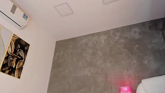 dylan cross  online show from February 3, 11:37 am