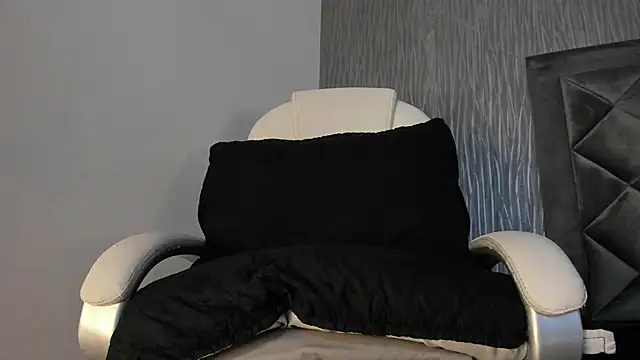 Snapshot of dylan_cross_ chatting on October 13, 12:00 pm dylan cross online show from October 13, 12:00 pm