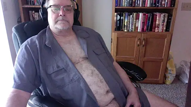 Vinyl22xh online show from April 22, 6:01 pm