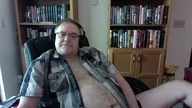 Vinyl22xh online show from May 13, 4:37 pm