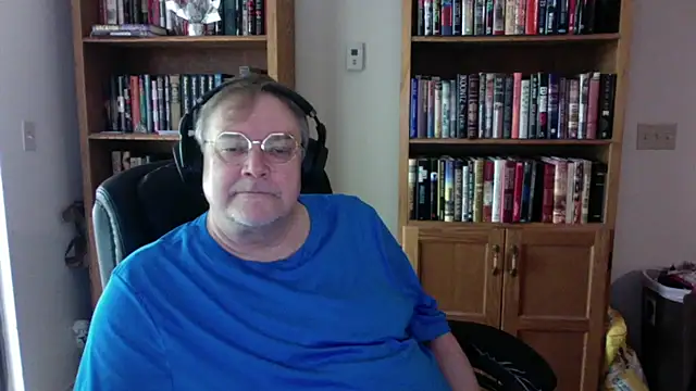 Vinyl22xh online show from May 3, 8:00 pm
