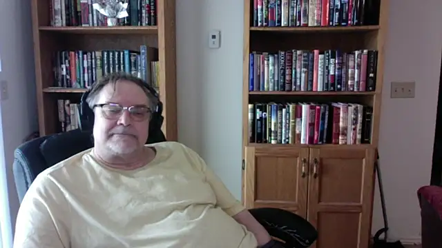 Vinyl22xh online show from April 30, 6:59 pm