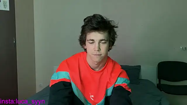 Snapshot of luca_syn chatting on September 29, 6:37 pm luca syn online show from September 29, 6:37 pm