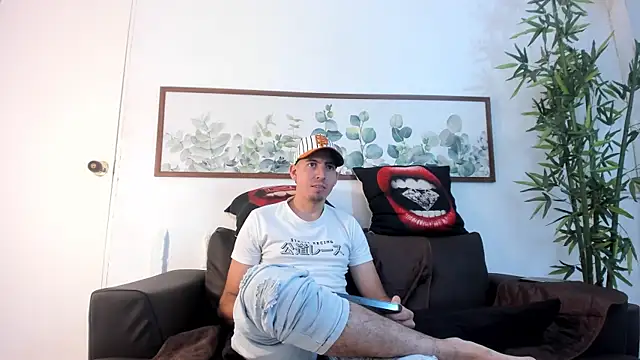 logan smithh01 online show from September 22, 1:32 pm
