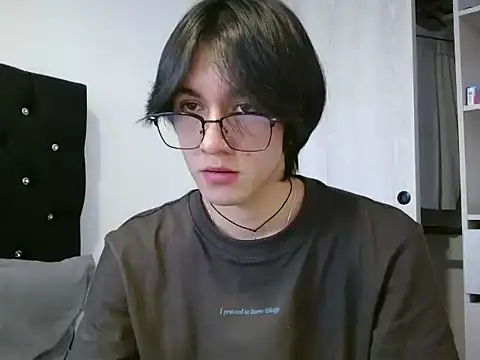 Matti Mendez  online show from June 15, 7:17 pm