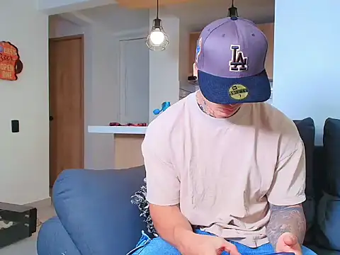 Marko Toro   online show from October 17, 8:46 pm