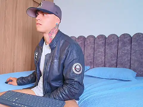 Marko Toro   online show from November 11, 2:27 am