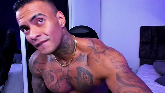 Snapshot of binmontana_ chatting on October 3, 11:10 pm binmontana online show from October 3, 11:10 pm