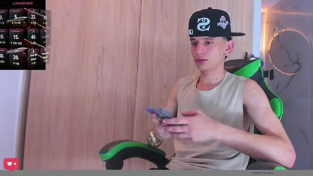 Snapshot of Skinny_batman chatting on September 25, 5:34 pm Skinny batman online show from September 25, 5:34 pm