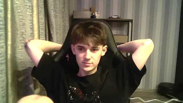 Hoot Dude  online show from December 18, 5:53 pm