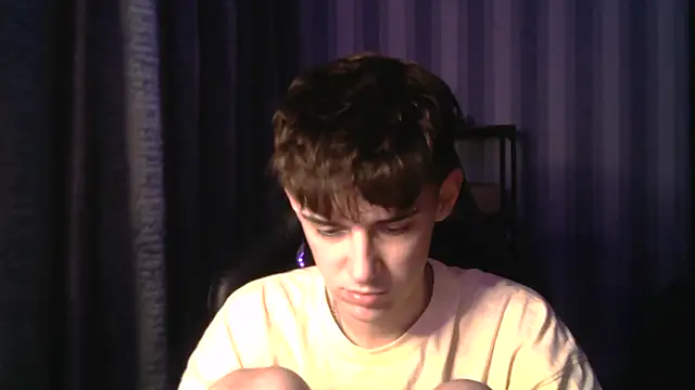 Hoot Dude  online show from December 19, 7:11 pm