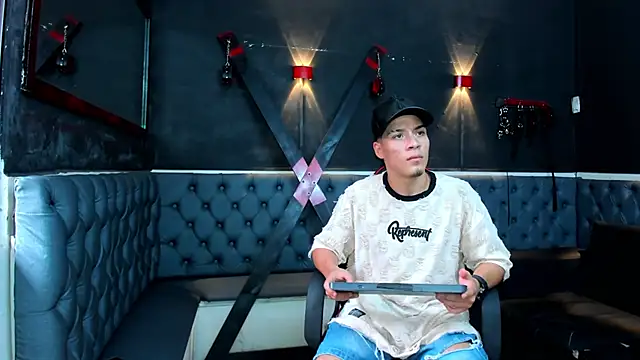 ALEX MILLER25 online show from December 18, 8:27 pm