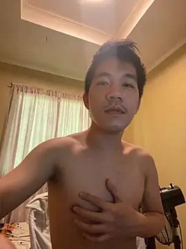 Snapshot of asian_guy_69 chatting on September 28, 1:25 am asian guy 69 online show from September 28, 1:25 am