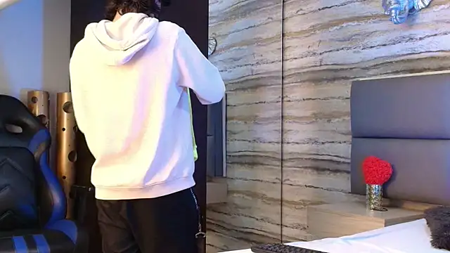 Lovers 21 online show from March 7, 4:21 am