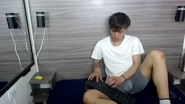 Snapshot of Jerom_xx chatting on October 6, 7:29 pm Jerom xx online show from October 6, 7:29 pm