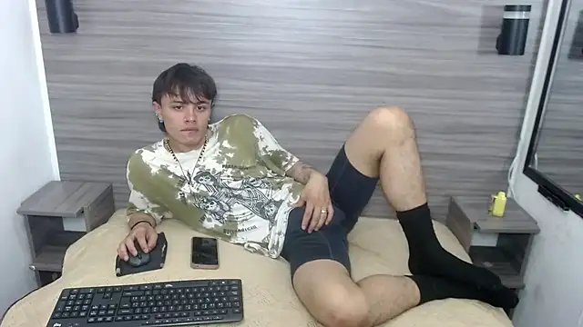 Snapshot of Jerom_xx chatting on October 8, 7:51 pm Jerom xx online show from October 8, 7:51 pm