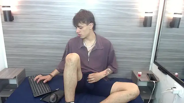 Snapshot of Jerom_xx chatting on September 29, 7:43 pm Jerom xx online show from September 29, 7:43 pm