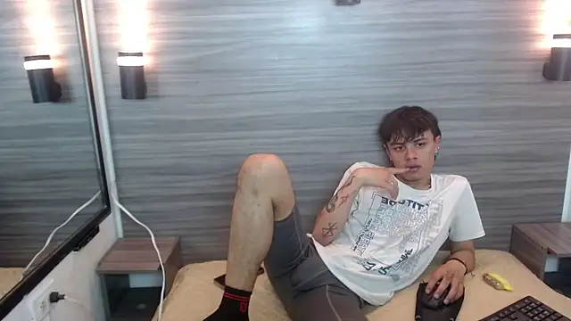 Snapshot of Jerom_xx chatting on October 7, 7:40 pm Jerom xx online show from October 7, 7:40 pm