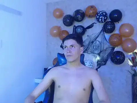 Aaron Foxxx online show from November 1, 6:23 pm