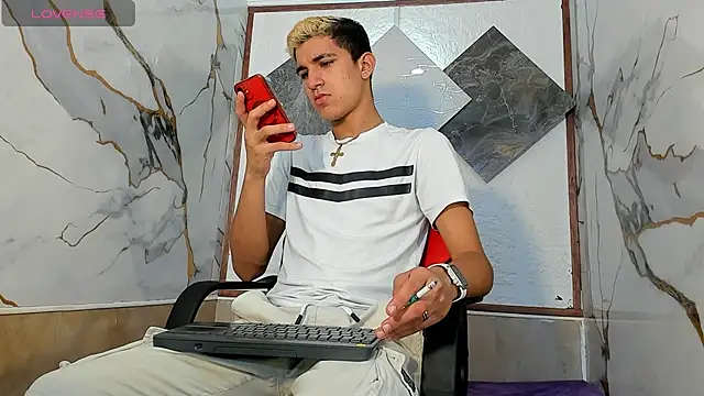 Snapshot of Stiben_boy chatting on October 9, 7:30 pm Stiben boy online show from October 9, 7:30 pm