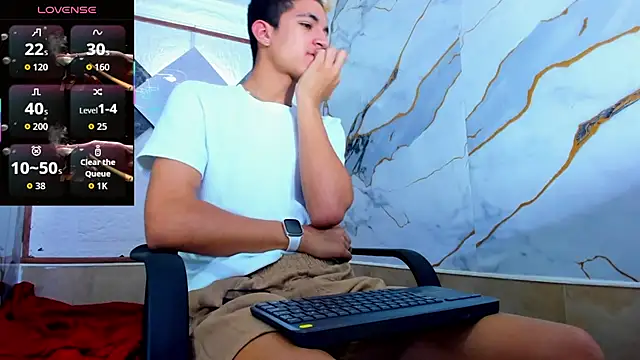 Snapshot of Stiben_boy chatting on October 11, 7:51 pm Stiben boy online show from October 11, 7:51 pm