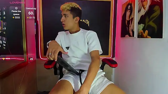 Snapshot of Stiben_boy chatting on September 26, 7:55 pm Stiben boy online show from September 26, 7:55 pm