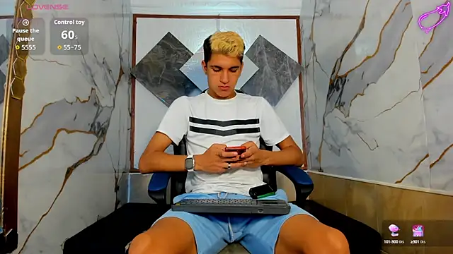 Snapshot of Stiben_boy chatting on October 6, 7:07 pm Stiben boy online show from October 6, 7:07 pm