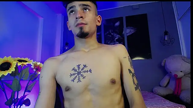 Snapshot of Jackk_8 chatting on October 22, 3:43 am Jackk 8 online show from October 22, 3:43 am