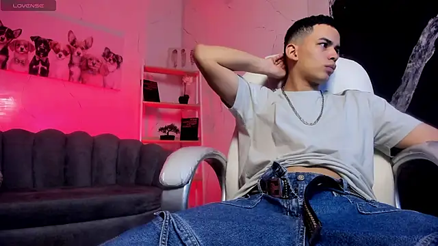 Snapshot of JuanSixx chatting on October 12, 4:28 am JuanSixx online show from October 12, 4:28 am