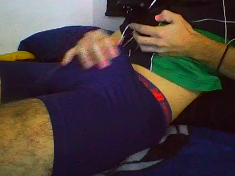 Snapshot of AlbertoRuiz086 chatting on October 10, 7:35 am AlbertoRuiz086 online show from October 10, 7:35 am