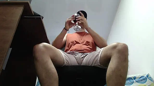 Snapshot of DirtyNotLimits_ chatting on October 6, 4:44 pm DirtyNotLimits online show from October 6, 4:44 pm