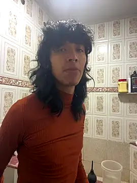 Snapshot of MadamLeRouge chatting on October 28, 11:29 pm MadamLeRouge online show from October 28, 11:29 pm