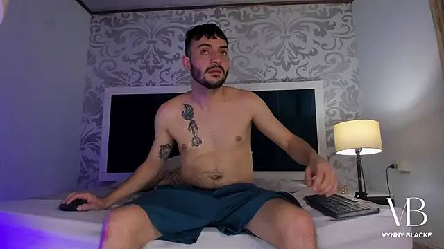 VynnyBlacke  online show from January 8, 6:18 am