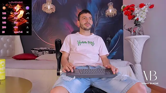 VynnyBlacke  online show from November 19, 9:03 pm