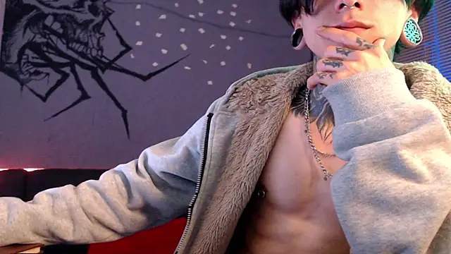 Snapshot of Kuregari_xs chatting on October 1, 4:38 am Kuregari xs online show from October 1, 4:38 am