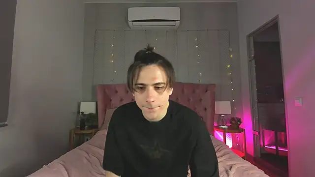 Ellis Rin online show from November 10, 9:53 pm