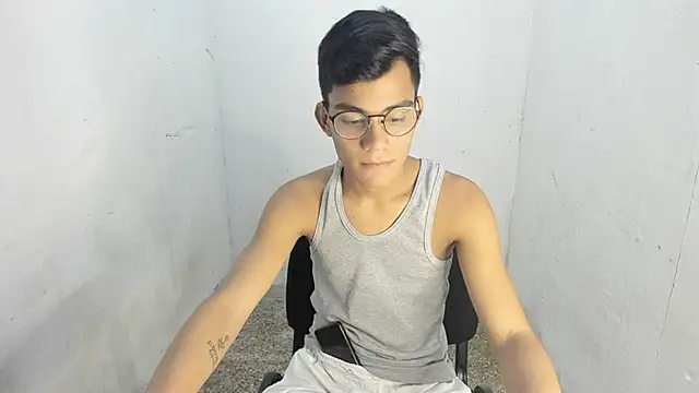 Snapshot of Deivi_colins_23 chatting on October 27, 10:45 pm Deivi colins 23 online show from October 27, 10:45 pm