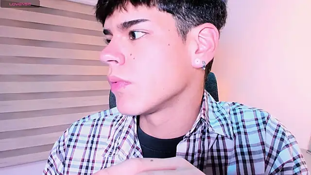 kevienmiet online show from November 8, 3:43 am