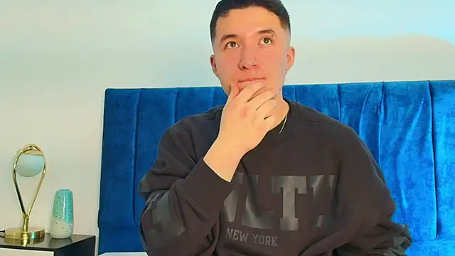 EthanConnor  online show from November 7, 7:50 pm