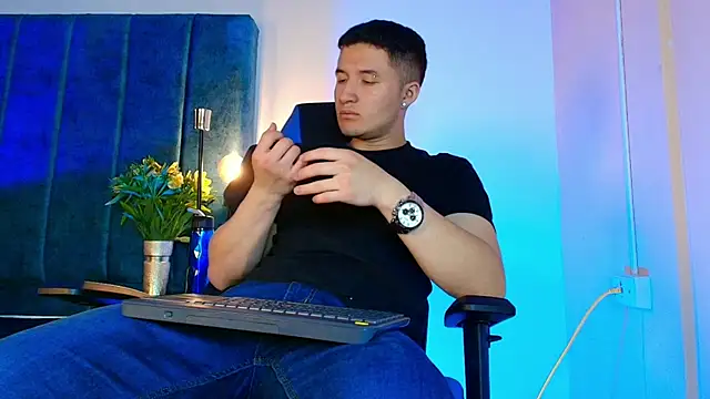 EthanConnor  online show from October 27, 12:40 pm