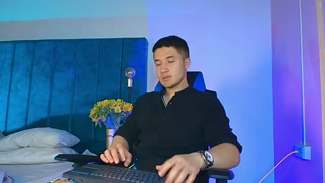 EthanConnor  online show from October 29, 12:30 pm