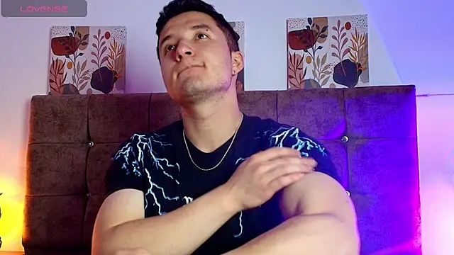 EthanConnor  online show from November 5, 7:05 pm