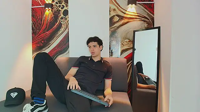 ISRAEL GRAY online show from November 1, 7:29 pm