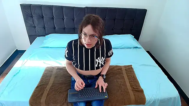 Snapshot of SnowyX_ chatting on October 9, 8:58 pm SnowyX  online show from October 9, 8:58 pm