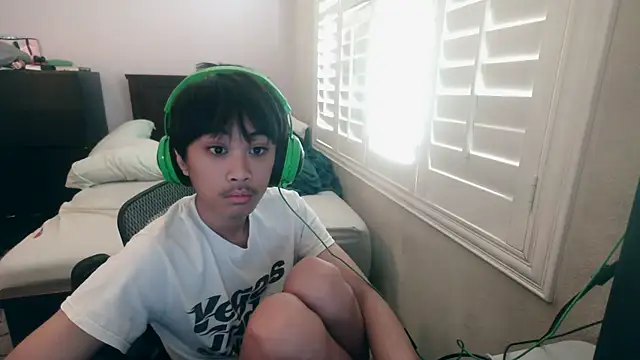 Snapshot of youngasianboy2007 chatting on October 19, 9:29 pm youngasianboy2007 online show from October 19, 9:29 pm